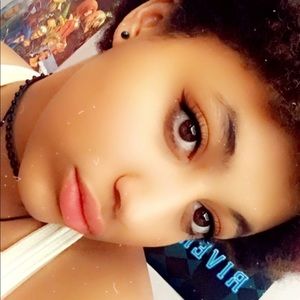 Meet your Posher, Alexia